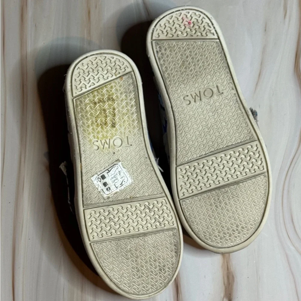 Toms Kids Shoes with Blue and Gray Shark Print. Size 10. Good Condition